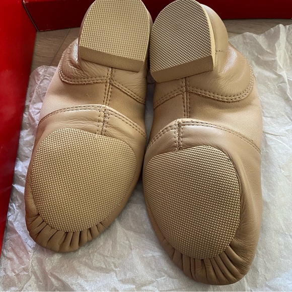 NEW in box Capezio Jazz shoes. - Picture 3 of 3